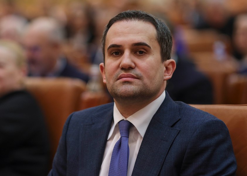 Ministrul Transporturilor, reacție după ce membrii CA ai TAROM și-au dublat indemnizațiile