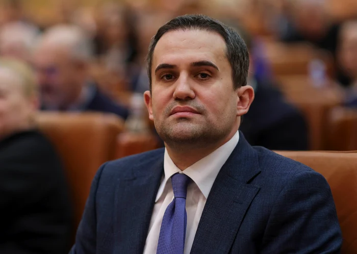 Ministrul Transporturilor, reacție după ce membrii CA ai TAROM și-au dublat indemnizațiile