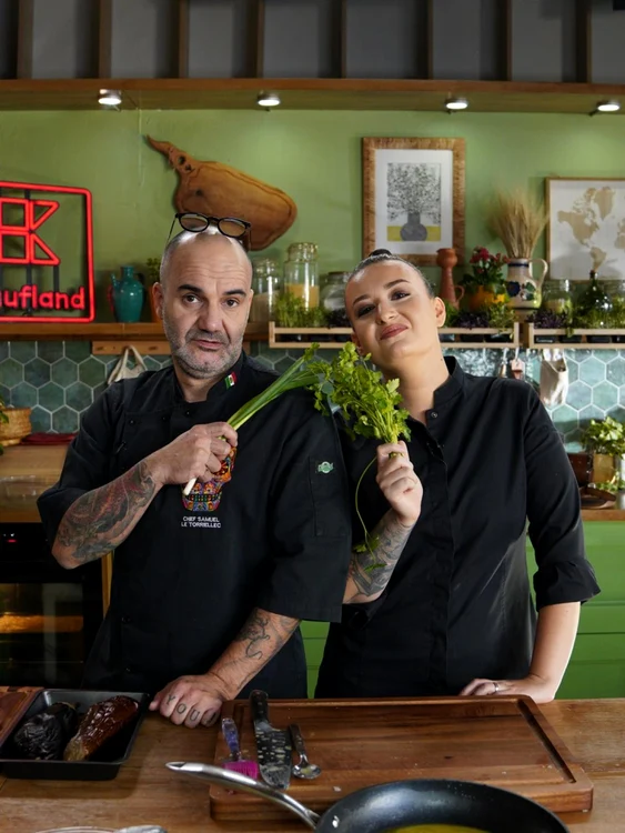 Roxana Blenche și Chef Samuel Le Torriellec prezintă „Hello Chef”. foto: Antena 1