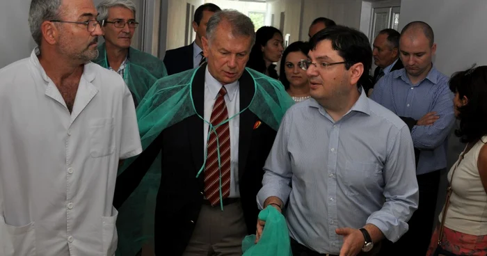 Nicoale Bănicioiu, ministrul Sănătăţii, în timpul vizitei de la Spitalul Judeţean de Urgenţă Slobozia FOTO: independentoline.ro