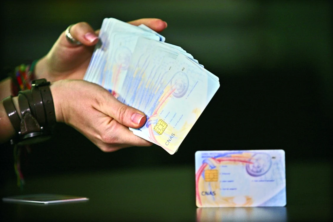 În Maramureş se eliberează minim 40 de carduri în fiecare zi Foto: Mediafax