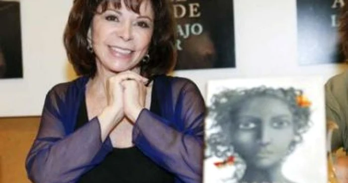 Isabel Allende: "Există mult rasism subliminal în opoziţia faţă de Obama"