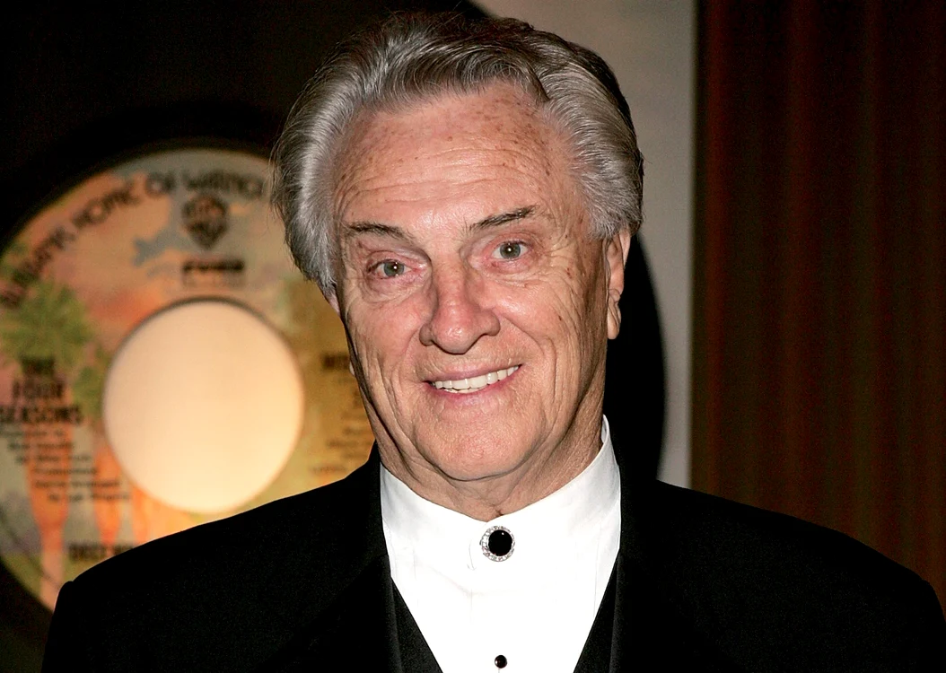 
    Tommy DeVito, alături de Joe Pesci și Robert De Niro, la lansarea filmului ”Jersey Boys”, în 2005foto: Getty Images  