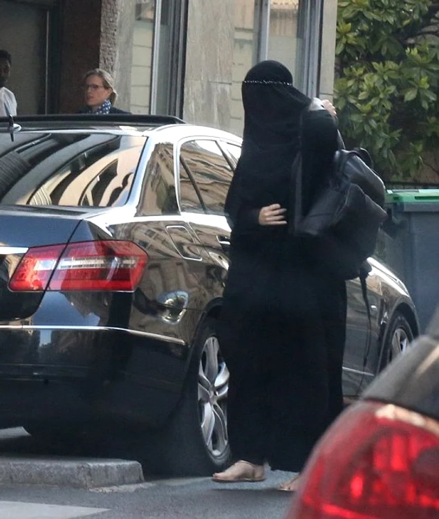 
    Cele două surori Bundchen au purta burkafoto: Daily Mail  