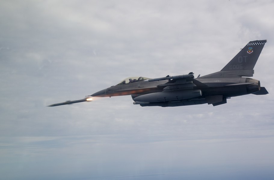 România se dotează cu rachete americane AIM-120 AMRAAM. La ce sumă colosală se ridică achiziția