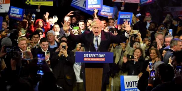 Premierul britanic Boris Johnson vorbeşte la Copper Box Arena la Londra Marea Britanie. FOTO Guliver / Getty Images / Leon Neal