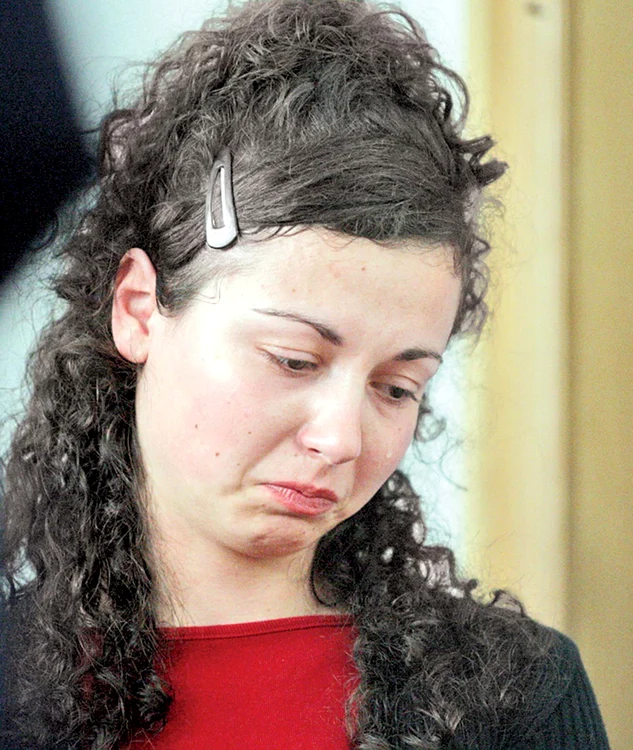 
    Carmen s-a refăcut  fizic la două săptămâni  de la naştere  