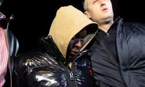 Kader Keita, escortat de polițiști în afara sediului Brigăzii Rutiere  Inquam / George Călin
