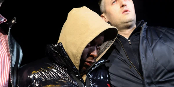 Kader Keita, escortat de polițiști în afara sediului Brigăzii Rutiere Inquam / George Călin