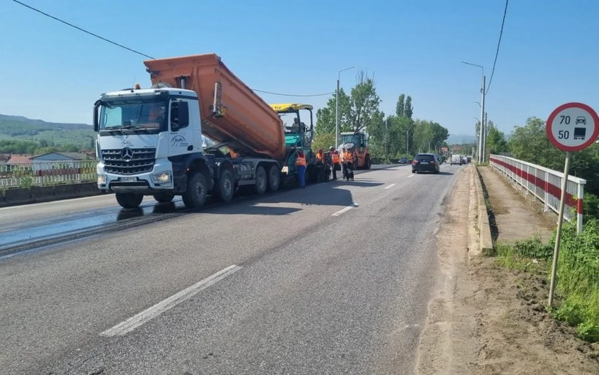 Lucrări pe şoseaua Hunedoara - Deva. Foto: CJ Hunedoara