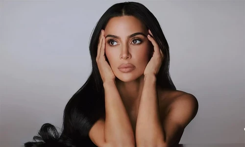 Kim Kardashian reclamă  Instagram jpg