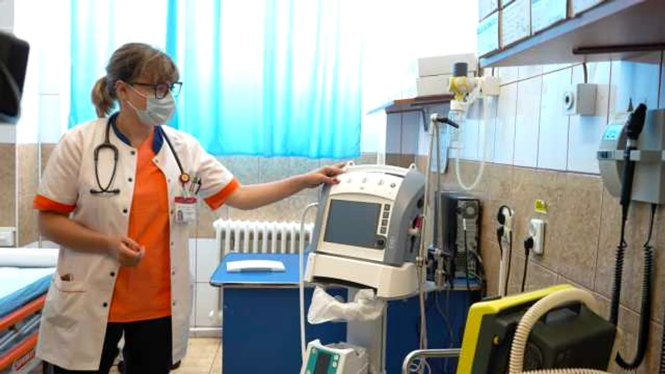 Un ventilator pentru respiraţie artificială folosit în cazurile grave de COVID-19. Imagine: Adevărul