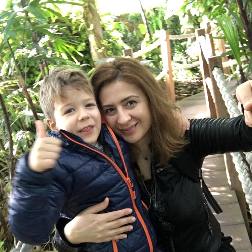 Vlăduț, alături de mama lui