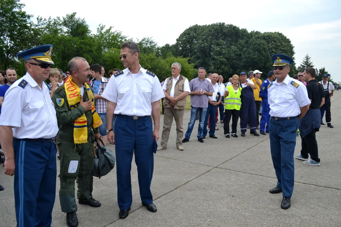 Piloţii militari au fost apreciaţi pentru măiestria cu care au condus aparatele de zbor FOTO Mircea Merticariu