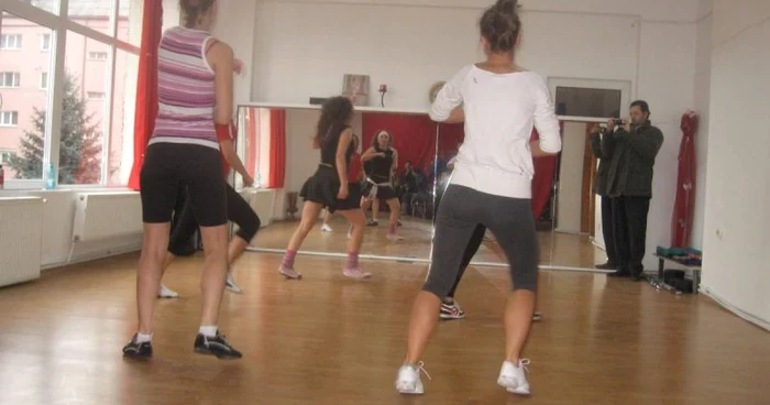 Demonstraţie de zumba la Simphony Aerobic