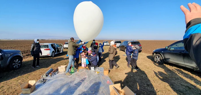 Lansare balon meteorologic la 34km altitudine