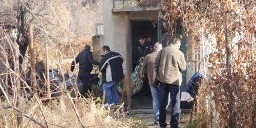 Criminaliștii au cercetat casa femeilor 