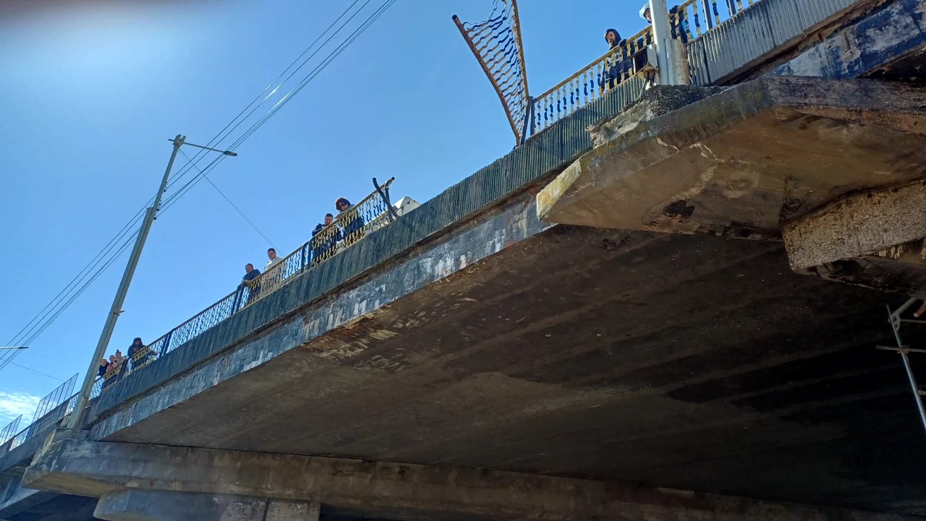 Accident pe podul Bucium FOTO: ISU Iași