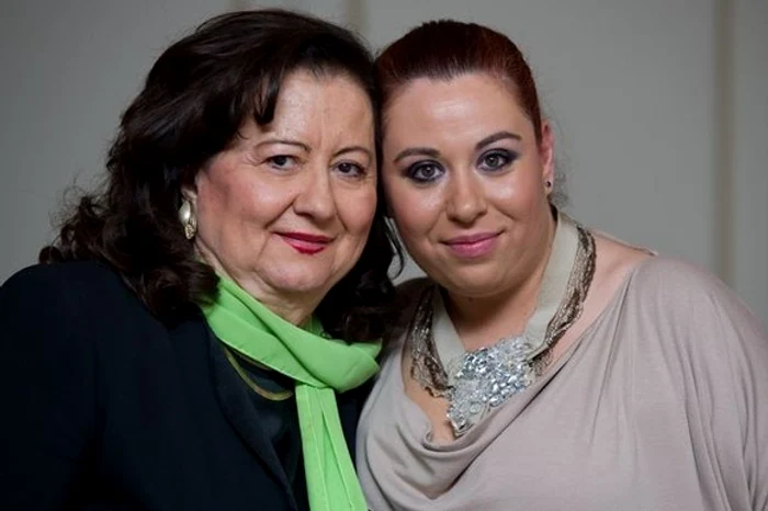 
    Mioara Roman nu a lipsit de la petrecerea dată de ziua Oanei, chiar dacă lucrurile nu merg perfect pentru eaFoto: Facebook  