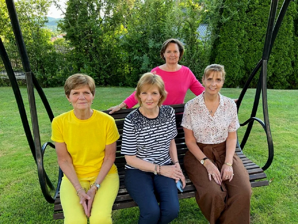 fiicele Regelui Mihai, Principesa Elena, Principesa Sofia, Principesa Maria si Majestatea Sa Margareta, s au reunit la paraastasul de 7 ani pentru Regina Ana   Casa Regala, Daniel Angelescu  (1) jpg