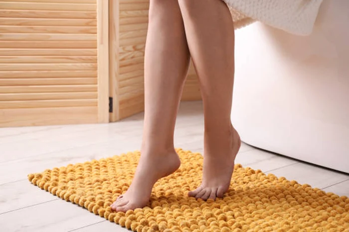 Covorațul de baie trebuie spălat săptămânal / foto: IStock