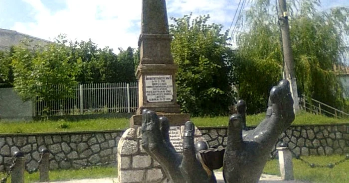 Monument ce aminteşte de execuţia conducătorilor Răscoalei de la 1785 pe Dealul Furcilor de la Alba Iulia