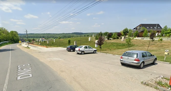 Parcarea de lângă complexul din Măciuca unde se va ține nunta lui George Simion Foto Google Maps