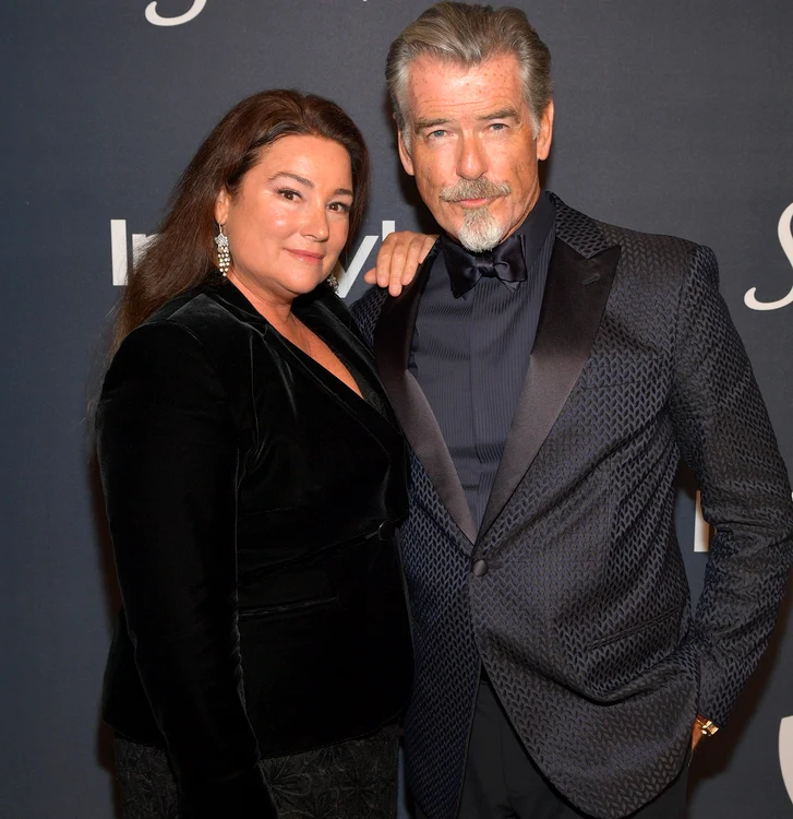 Pirece Brosnan, împreună cu soţia şi cei doi fii pe covorul roşuFoto: Profimedia