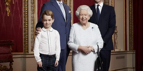 regina elisabeta printul charles ducele de cambridge printul william printul george foto Ranald Mackechnie