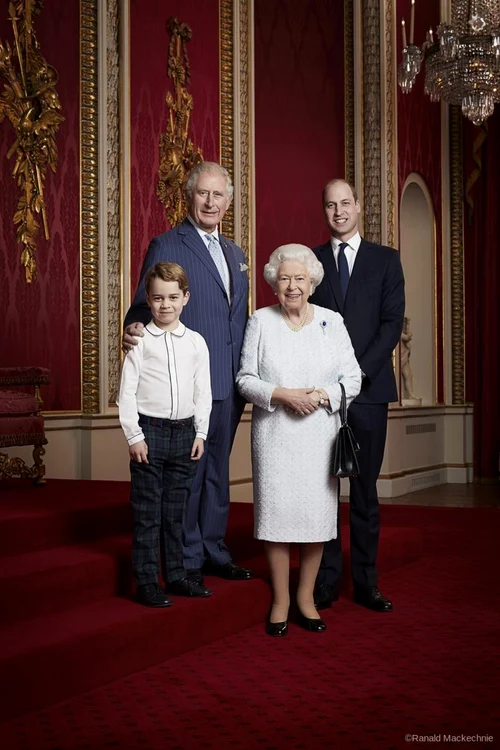 Patru generaţii ale familiei regale britanice Foto Ranald Mackechnie