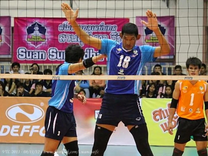 
    El e cel mai inalt voleibalist din lume  