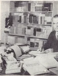 Zaharia Stancu la biroul său de lucru Foto vol Zaharia stancu jpg