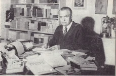 Zaharia Stancu la biroul său de lucru Foto vol Zaharia stancu jpg