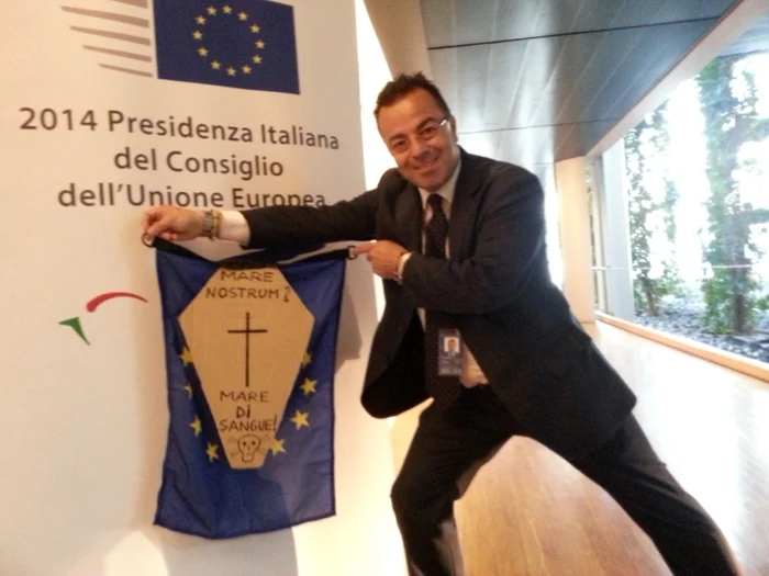 "Nu dau doi bani pe sinuciderea deţinutului român; aş fi mulţumit doar dacă toţi românii din Italia ar reveni acasă", a declarat eurodeputatul italian Gianluca Buonanno, membru al partidului xenofob Liga Nordului FOTO rebubblica.it