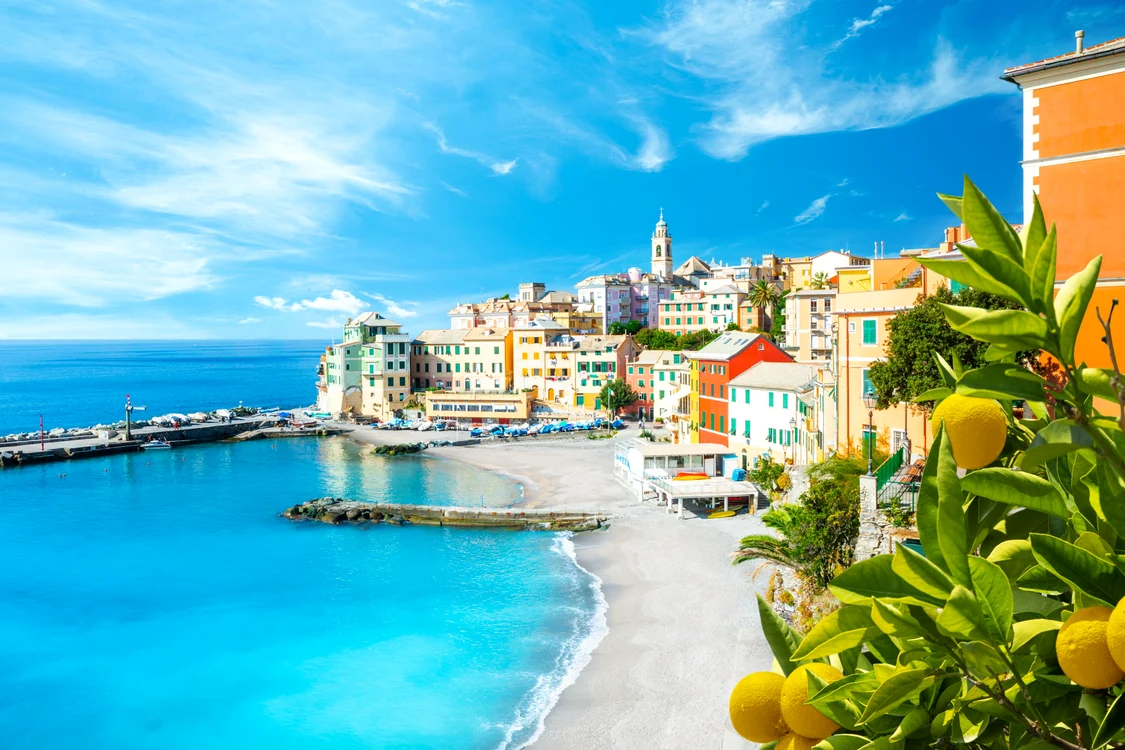Vedere spre Bogliasco, un vechi sat pescăresc din Italia, Genova FOTO Shutterstock 