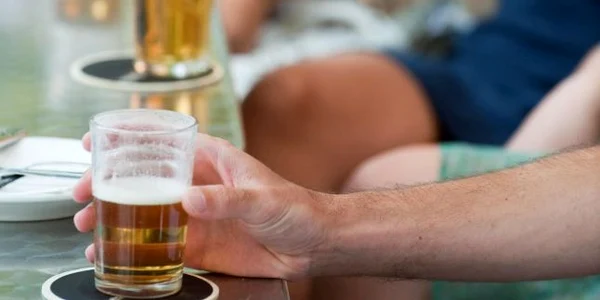 Operaţiile de scădere în greutate, asociate cu riscul de consum ridicat de alcool 