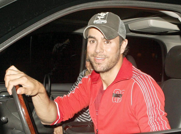 Cântăreţul de 40 de ani e urmărit de ghinioane