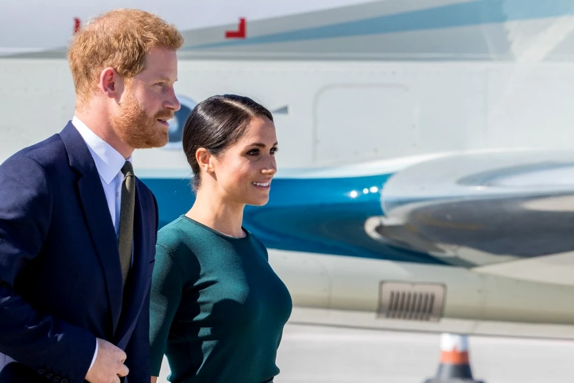 IMeghan şi Harry au surprins-o pe Regină ( Foto: Profimedia)