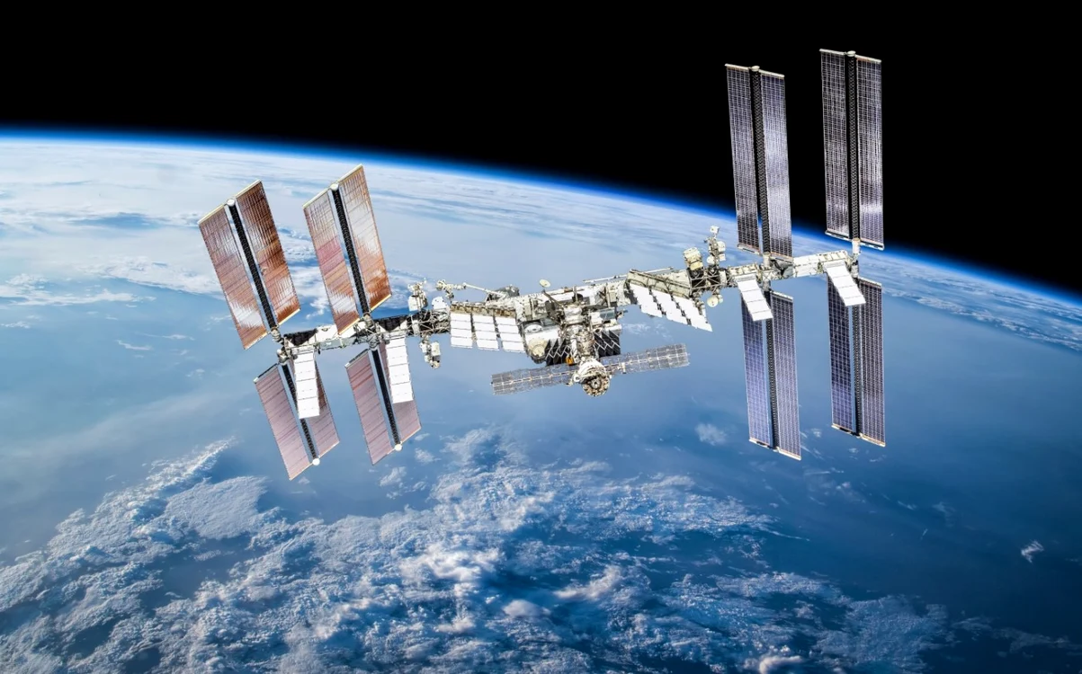 NASA nu a precizat dacă amânarea ieşirii în spaţiu a fost cauzată de resturile provenite de la racheta de test rusească.  Foto shutterstock