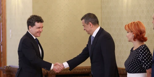 Nicușor Dan, președintele României, se întâlnește cu reprezentanții PSD, PNL și USR în timpul consultărilor cu partidele şi formaţiunile politice parlamentare în vederea desemnării candidatului la funcţia de prim-ministru, la Palatul Cotroceni din Bu