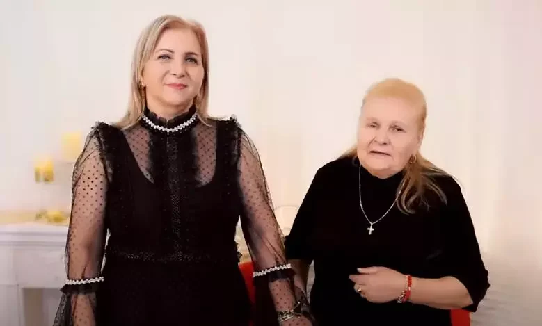Carmen Șerban a lansat o melodie împreună cu mama ei. Ce poveste tristă se află, de fapt, în spatele hitului „Fata din Timișoara”