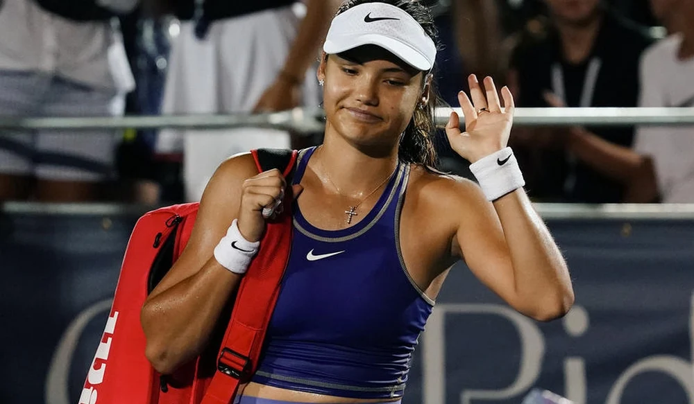 Presa internațională n-a avut milă de Emma Răducanu, după eșecul usturător încasat în finala de la Cluj. „A fost distrusă/ O zi de care nu va dori să-și amintească”