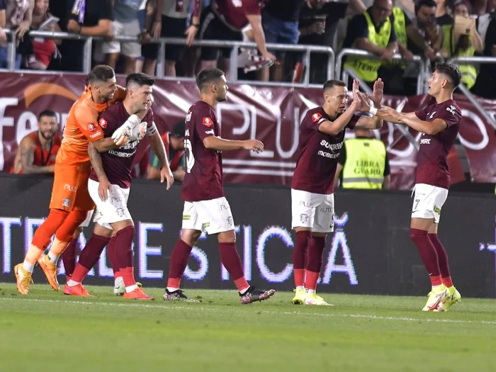 Rapidiștii se bucură după golul marcat de Săpunaru (FOTO: Sportpictures)