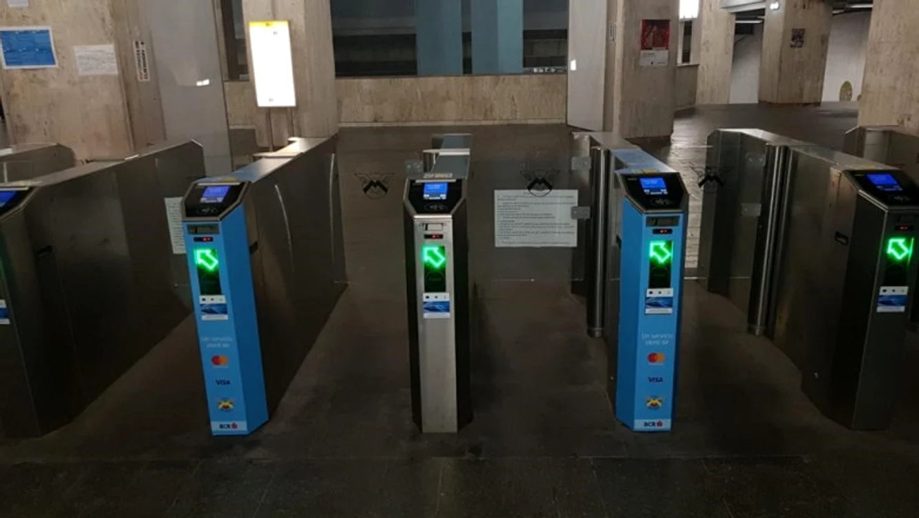 
    În 41 de stații de metrou și pe Magistrala 5 există sistemul nou de acces pe peron  