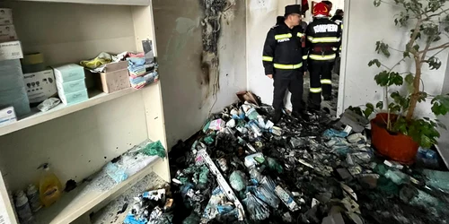 incendiu scoala bacau jpeg