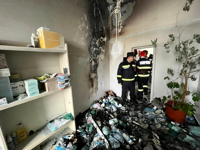 Incendiul a avut loc la Școlala din Mărgineni. FOTO: ISU Bacău