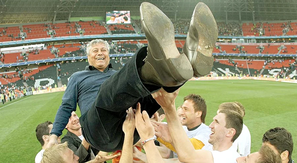 Fotbalul l-a urcat pe Mircea Lucescu pe cele mai înalte culmi. Foto Șahtior Donețk