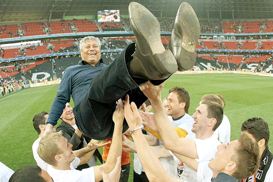 Mircea Lucescu îşi ţine  în locuinţa din Doneţk  casetele cu înregistrările  tuturor meciurilor disputate  de Şahtior sub comanda sa (FOTOGARFII: Alexandra Dragu)