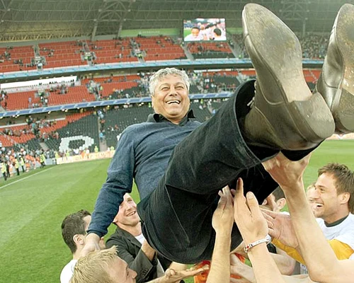 Mircea Lucescu îşi ţine în locuinţa din Doneţk casetele cu înregistrările tuturor meciurilor disputate de Şahtior sub comanda sa (FOTOGARFII: Alexandra Dragu) jpeg