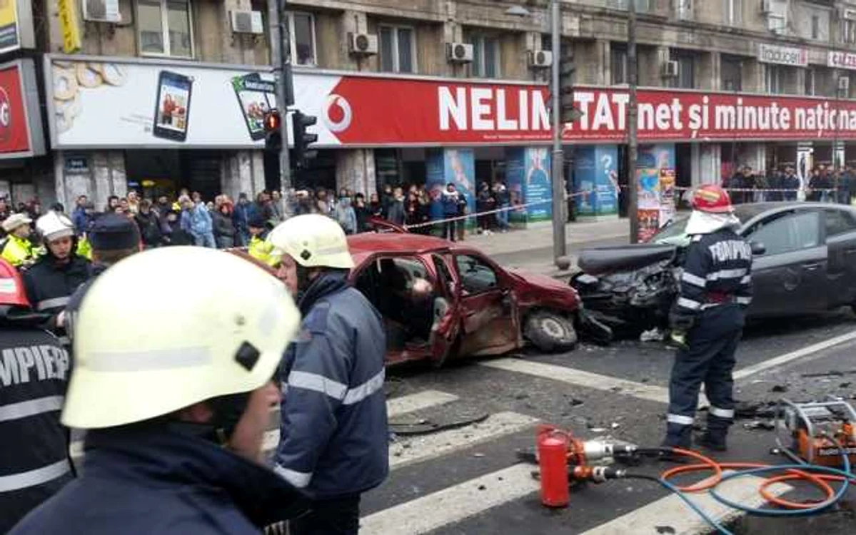 Accident grav în Piaţa Romană din Capitală, soldat cu doi morţi şi şase răniţi FOTO Facebook / Cristi Dorombach (piticu.ro)